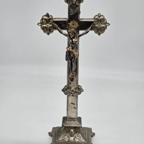 Stary krucyfiks ołtarzowy z postumentem – metal, ok. 40 cm