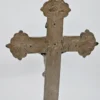 Stary krucyfiks ołtarzowy z postumentem – metal, ok. 40 cm