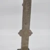 Stary krucyfiks ołtarzowy z postumentem – metal, ok. 40 cm