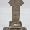 Stary krucyfiks ołtarzowy z postumentem – metal, ok. 40 cm