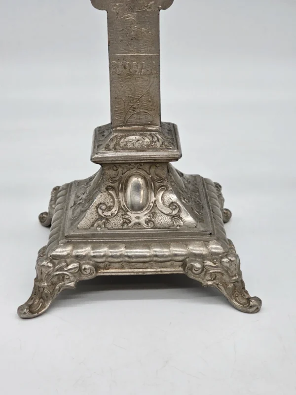 Stary krucyfiks ołtarzowy z postumentem – metal, ok. 40 cm