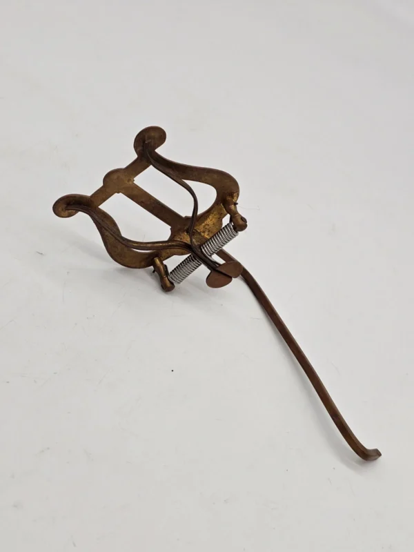 Uchwyt do nut w kształcie liry na instrument dęty mosiężny vintage
