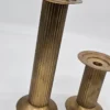 Zestaw dwóch metalowych świeczników kolumnowych, 26 cm i 14 cm