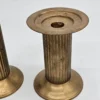 Zestaw dwóch metalowych świeczników kolumnowych, 26 cm i 14 cm