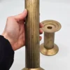 Zestaw dwóch metalowych świeczników kolumnowych, 26 cm i 14 cm