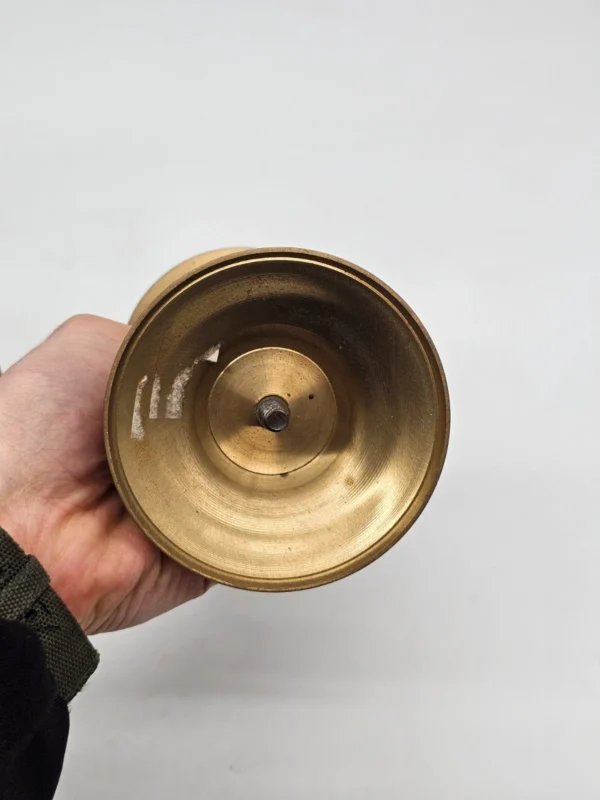 Zestaw dwóch metalowych świeczników kolumnowych, 26 cm i 14 cm