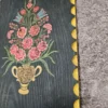 Ręcznie malowana deska dekoracyjna folk bukiet kwiatów na czarnym tle drewno 21x32 cm