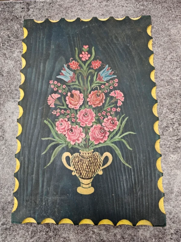 Ręcznie malowana deska dekoracyjna folk bukiet kwiatów na czarnym tle drewno 21x32 cm