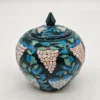 Ręcznie zdobiona ceramiczna cukiernica artystyczna grona winogron sygnowana