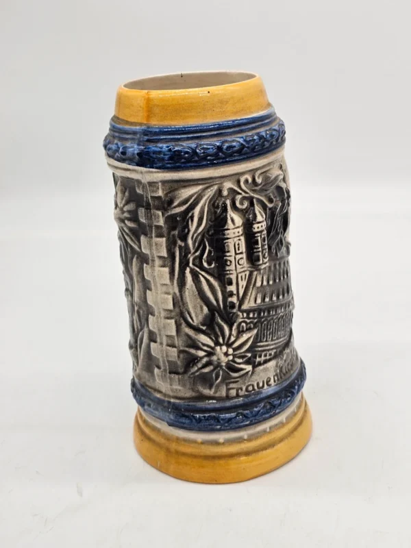 Duży ceramiczny kufel piwny reliefowy Hofbräuhaus München 1,5 L