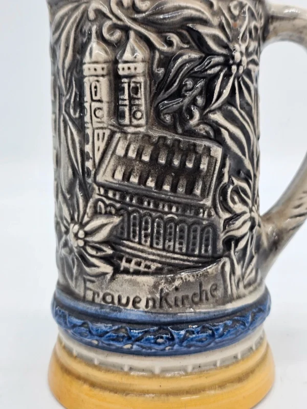 Duży ceramiczny kufel piwny reliefowy Hofbräuhaus München 1,5 L