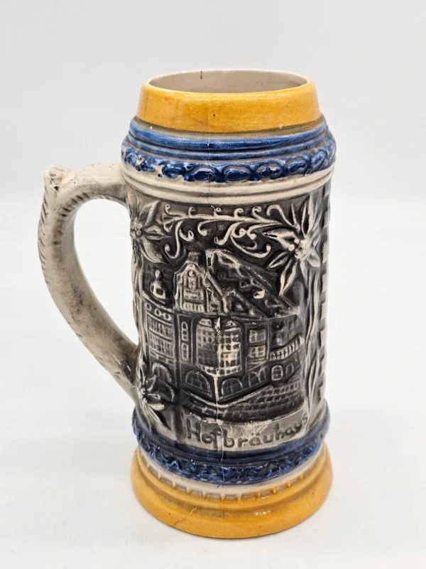 Duży ceramiczny kufel piwny reliefowy Hofbräuhaus München 1,5 L