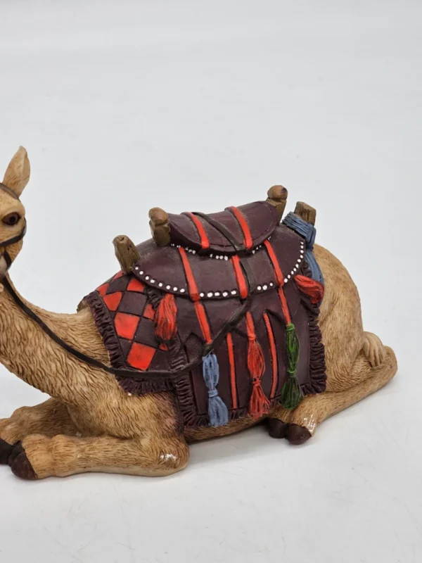 Dekoracyjna figurka wielbłąda – styl orientalny, ręcznie malowana, 15 cm