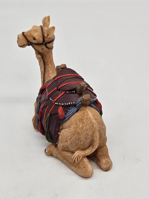 Dekoracyjna figurka wielbłąda – styl orientalny, ręcznie malowana, 15 cm