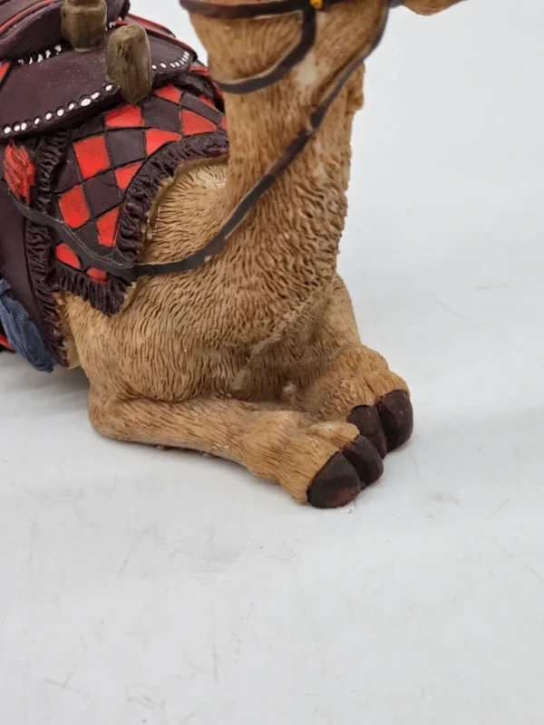 Dekoracyjna figurka wielbłąda – styl orientalny, ręcznie malowana, 15 cm