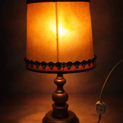 Lampa stołowa z drewna i skóry naturalnej vintage