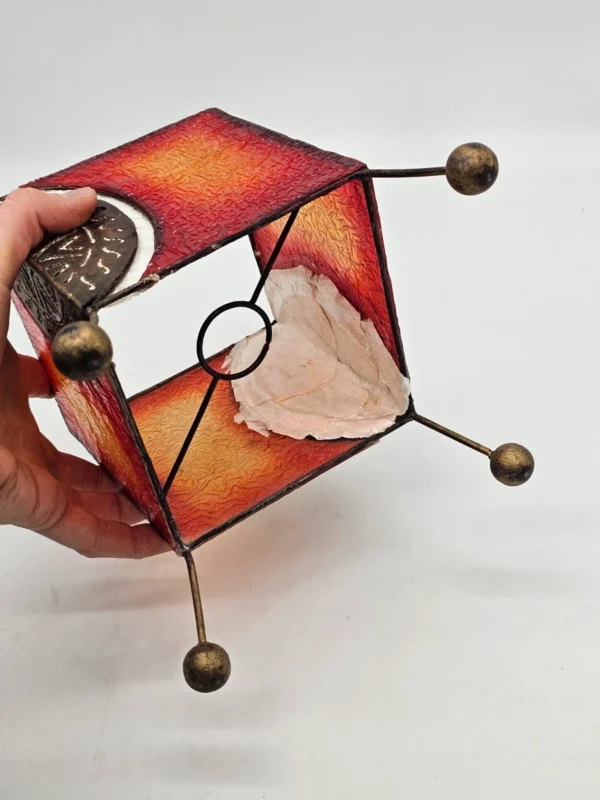 Dekoracyjny lampion świecznik metalowy z motywem liścia