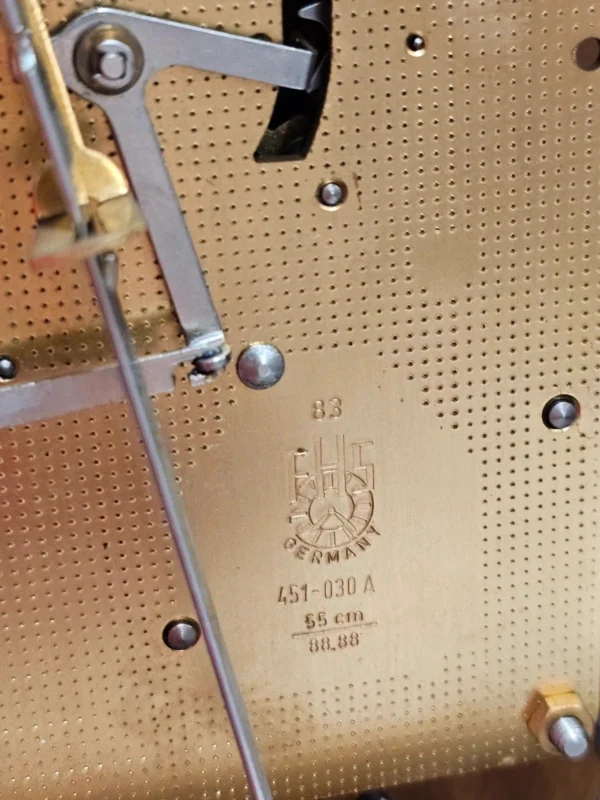 Zegar wiszący Hermle 451-030A – mechaniczny, łańcuchowy, Made in Germany