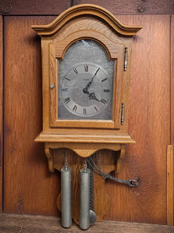 Zegar wiszący Hermle 451-030A – mechaniczny, łańcuchowy, Made in Germany