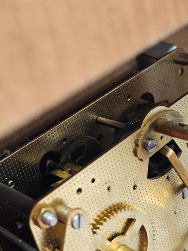 Zegar wiszący Hermle 451-030A – mechaniczny, łańcuchowy, Made in Germany