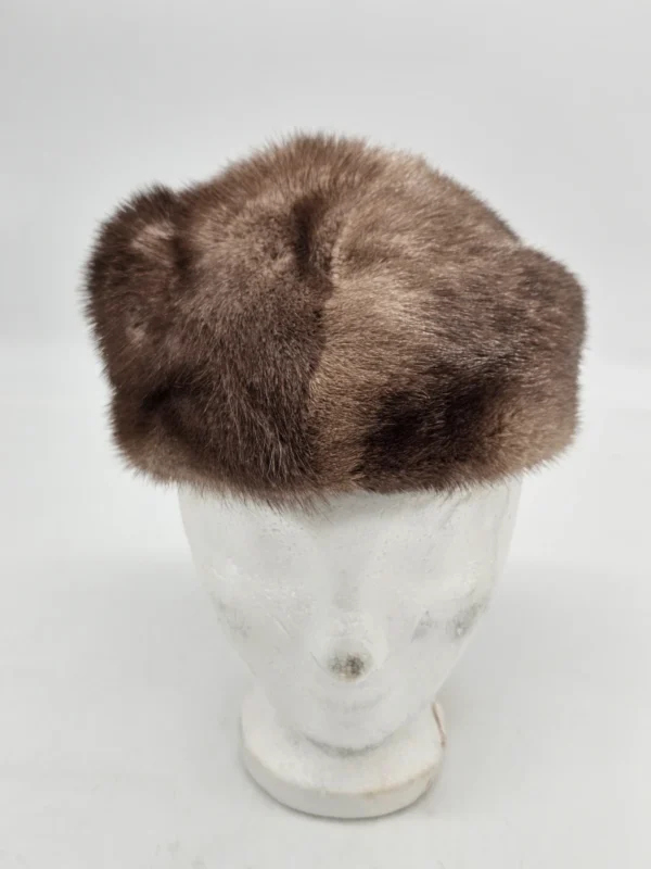 Czapka zimowa z futra jasnobrązowa średnica 23 cm syntetyk 100% z lasu