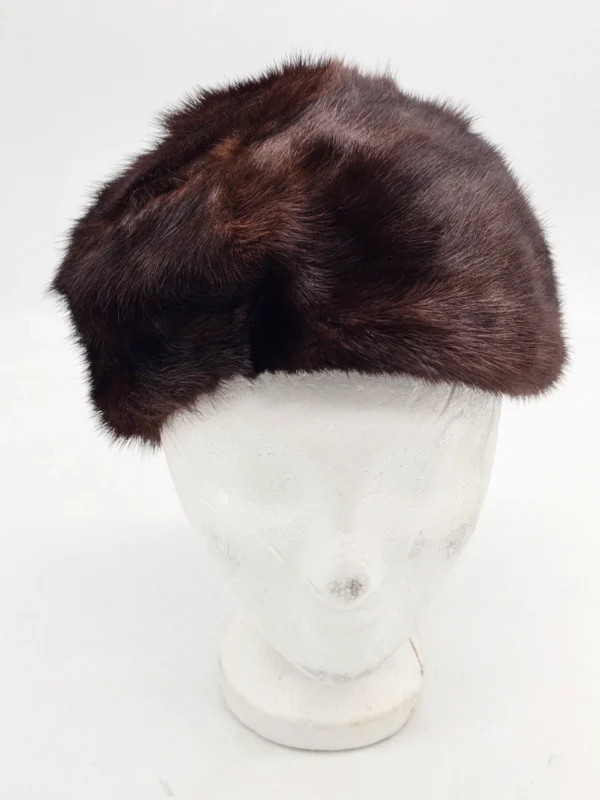 Futrzana czapka damska z futra ciemnobrązowa vintage syntetyk 100% z lasu