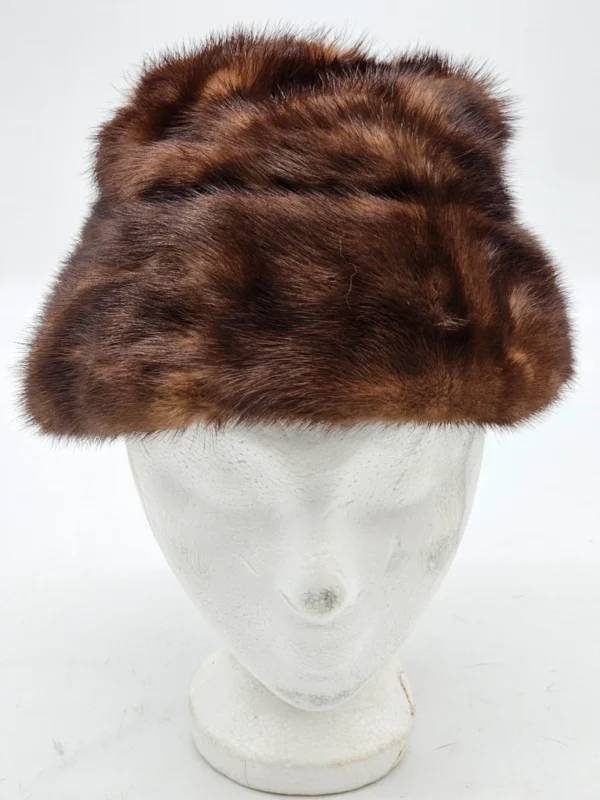 Futrzana czapka damska z futra brązowa vintage syntetyk 100%