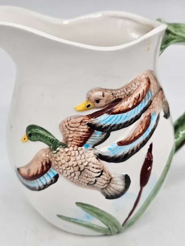 Ceramiczny dzbanek kubek z reliefem kaczki ręcznie zdobiony vintage