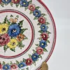 Ręcznie malowany talerz ceramiczny Handarbeit w kwiaty