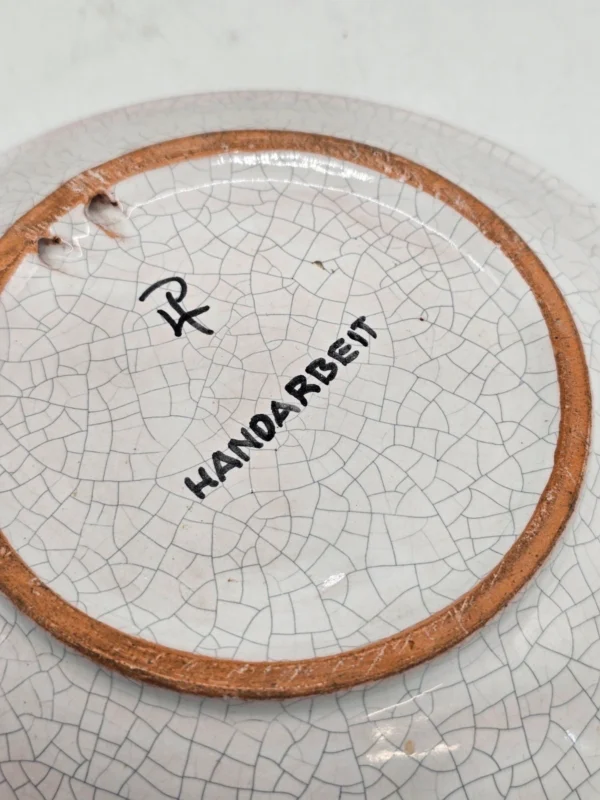 Ręcznie malowany talerz ceramiczny Handarbeit w kwiaty