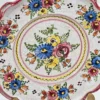 Ręcznie malowany talerz ceramiczny z falowanym rantem folk vintage