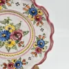 Ręcznie malowany talerz ceramiczny z falowanym rantem folk vintage