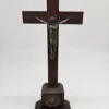 Krzyż stojący z postacią Jezusa drewno metal 33 cm dewocjonalia vintage