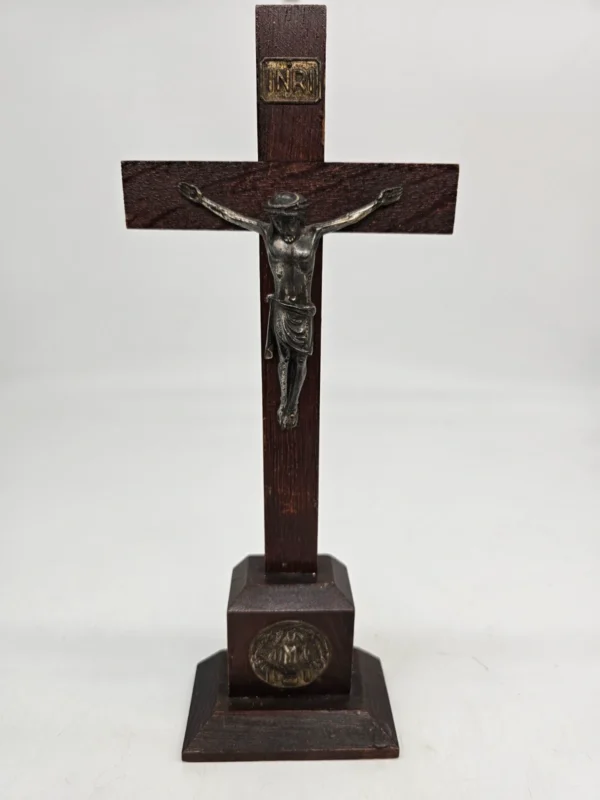 Krzyż stojący z postacią Jezusa drewno metal 33 cm dewocjonalia vintage
