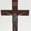Krzyż stojący z postacią Jezusa drewno metal 33 cm dewocjonalia vintage