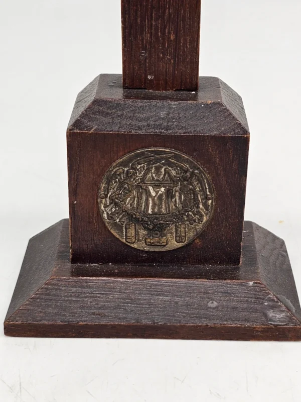 Krzyż stojący z postacią Jezusa drewno metal 33 cm dewocjonalia vintage
