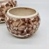 Zestaw dwóch osłonek ceramicznych vintage – motyw kwiatowy