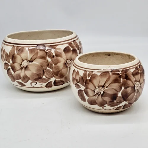Zestaw dwóch osłonek ceramicznych vintage – motyw kwiatowy