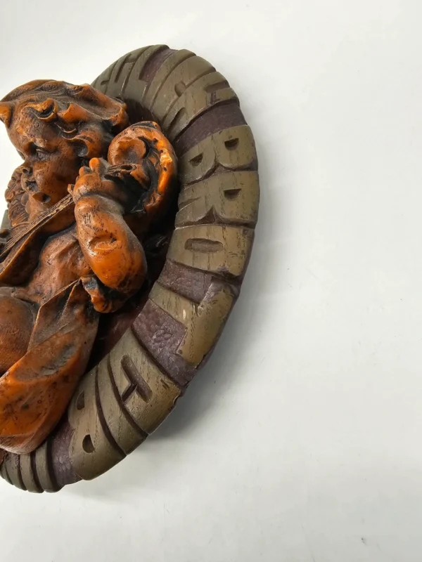 Anioł grający na mandolinie plakieta ścienna wosk artystyczny Bayerischer Wald handmade 29 cm