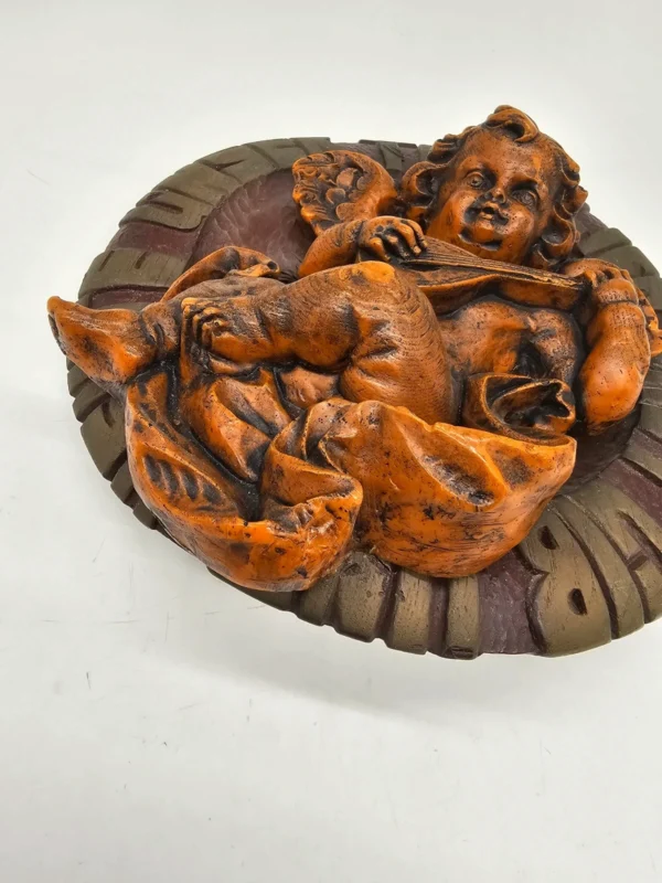 Anioł grający na mandolinie plakieta ścienna wosk artystyczny Bayerischer Wald handmade 29 cm