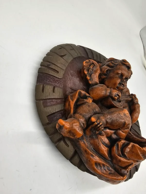 Anioł grający na mandolinie plakieta ścienna wosk artystyczny Bayerischer Wald handmade 29 cm