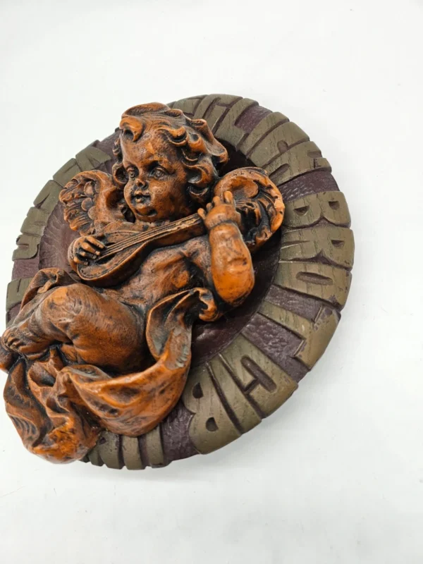 Anioł grający na mandolinie plakieta ścienna wosk artystyczny Bayerischer Wald handmade 29 cm