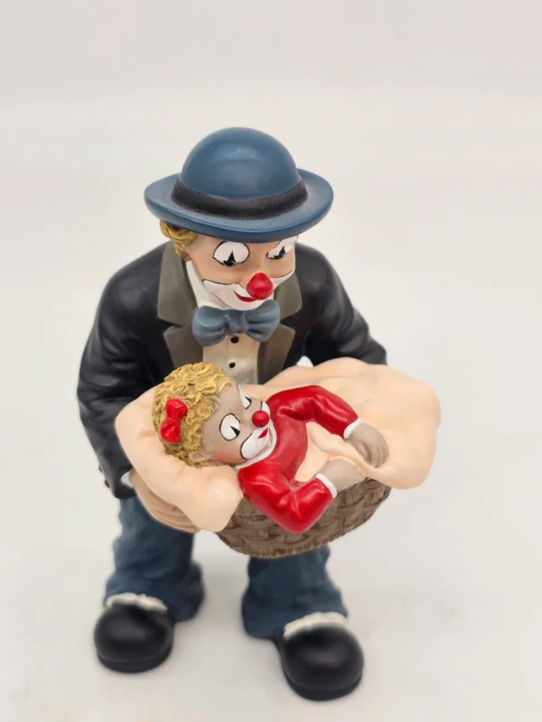 Figurka klauna z dzieckiem Gilde Clowns Club 15 cm dekoracja kolekcjonerska