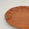 Ręcznie robiona ceramiczna patera z reliefem róż 35x25