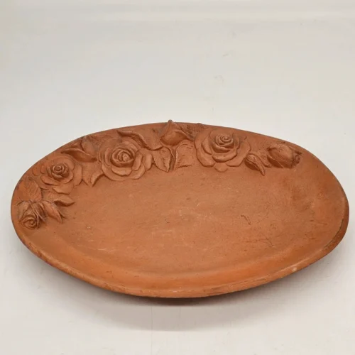 Ręcznie robiona ceramiczna patera z reliefem róż 35x25