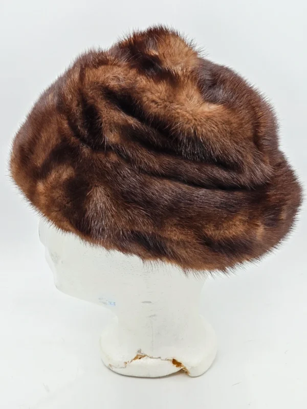 Futrzana czapka damska z futra brązowa vintage syntetyk 100%