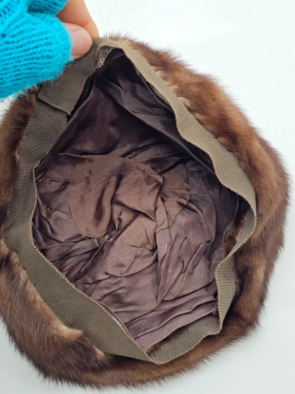 Futrzana czapka damska z futra brązowa vintage syntetyk 100%