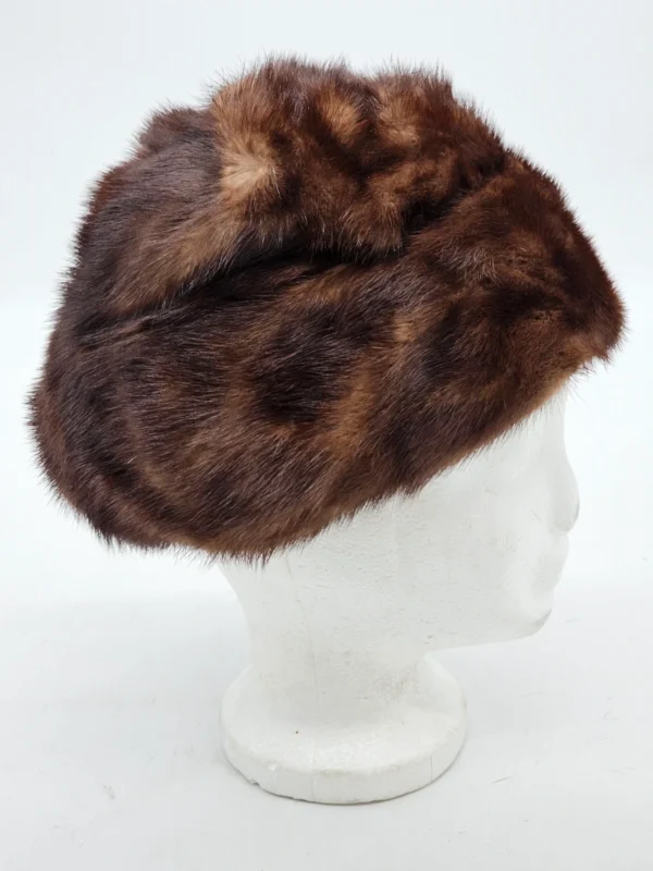 Futrzana czapka damska z futra brązowa vintage syntetyk 100%