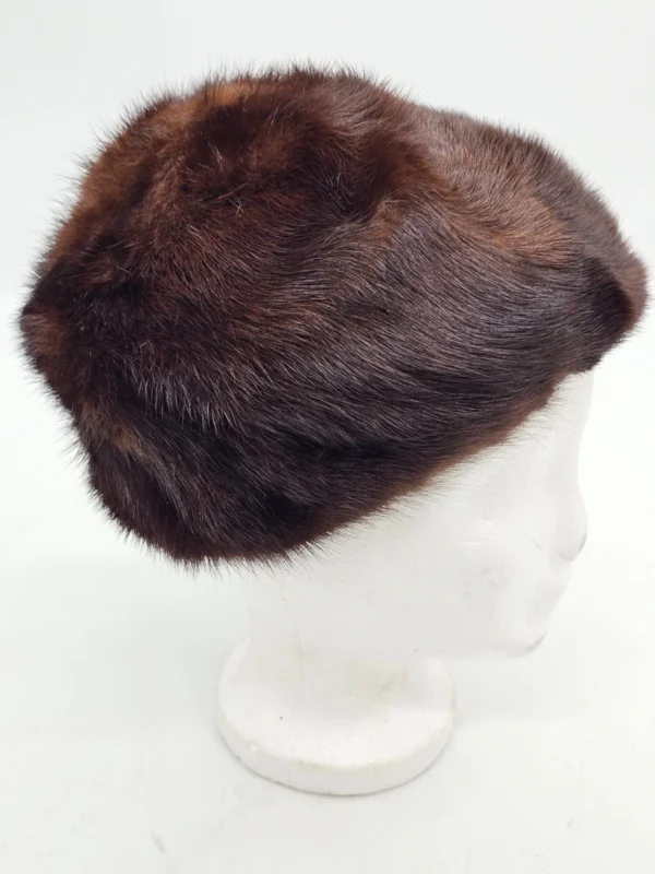 Futrzana czapka damska z futra ciemnobrązowa vintage syntetyk 100% z lasu