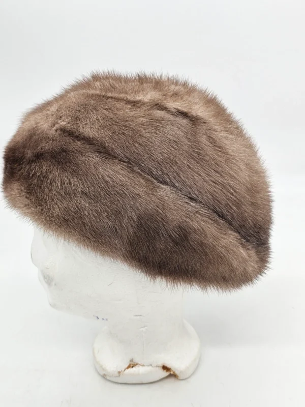 Czapka zimowa z futra jasnobrązowa średnica 23 cm syntetyk 100% z lasu